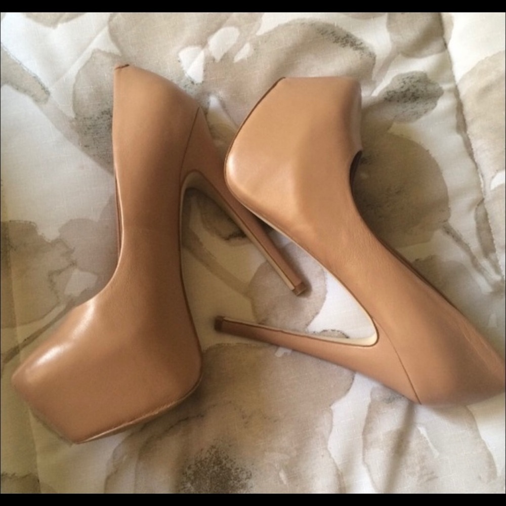 Steve Madden Nude 👠 High Heels